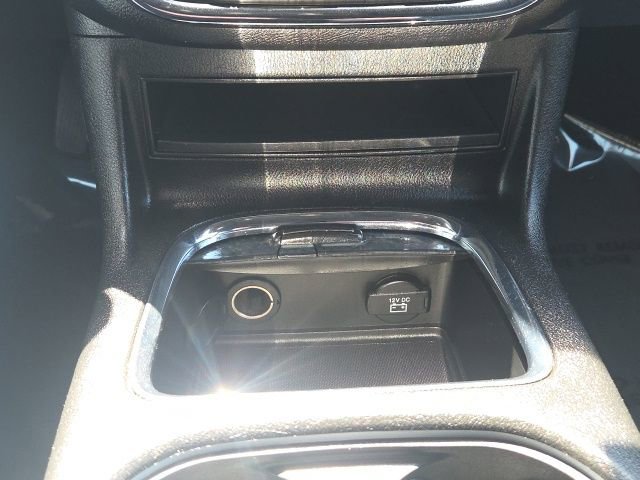 Used 2017 Dodge Grand Caravan SXT w/ Blacktop Package FWD image 32