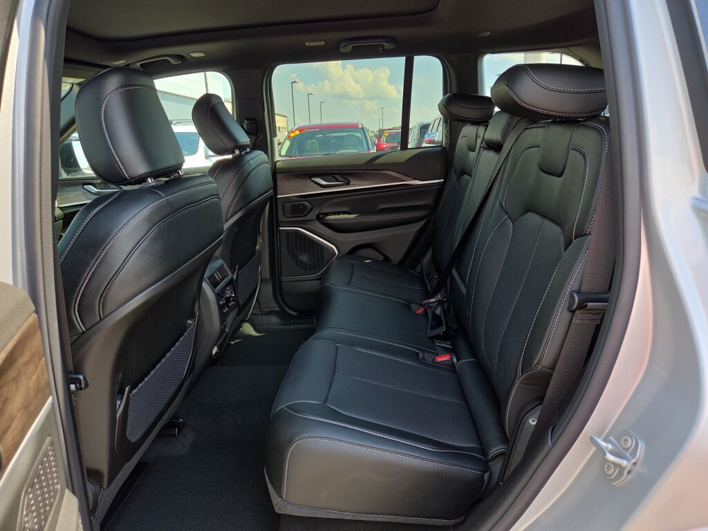 New 2026 Jeep Grand Cherokee Limited Reserve AWD/4WD image 7