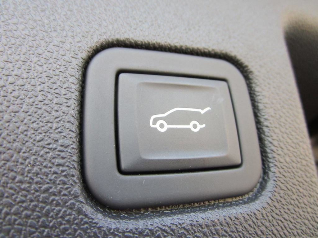 Used 2023 Chevrolet Equinox LT FWD image 17