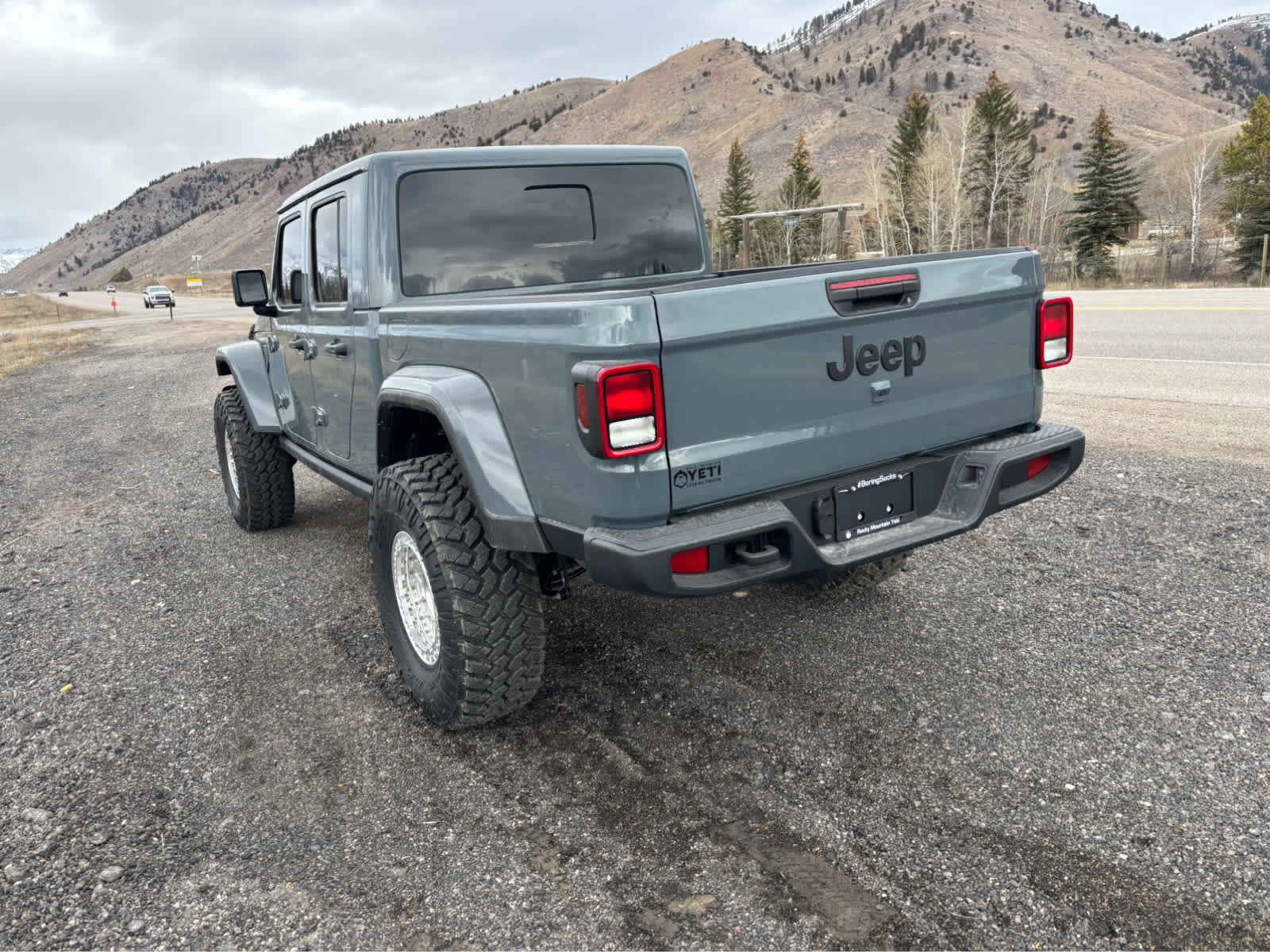 Used 2025 Jeep Gladiator Sport image 7
