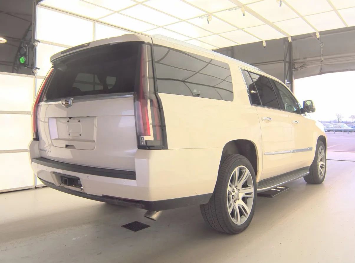 Used 2015 Cadillac Escalade ESV Luxury AWD/4WD image 2