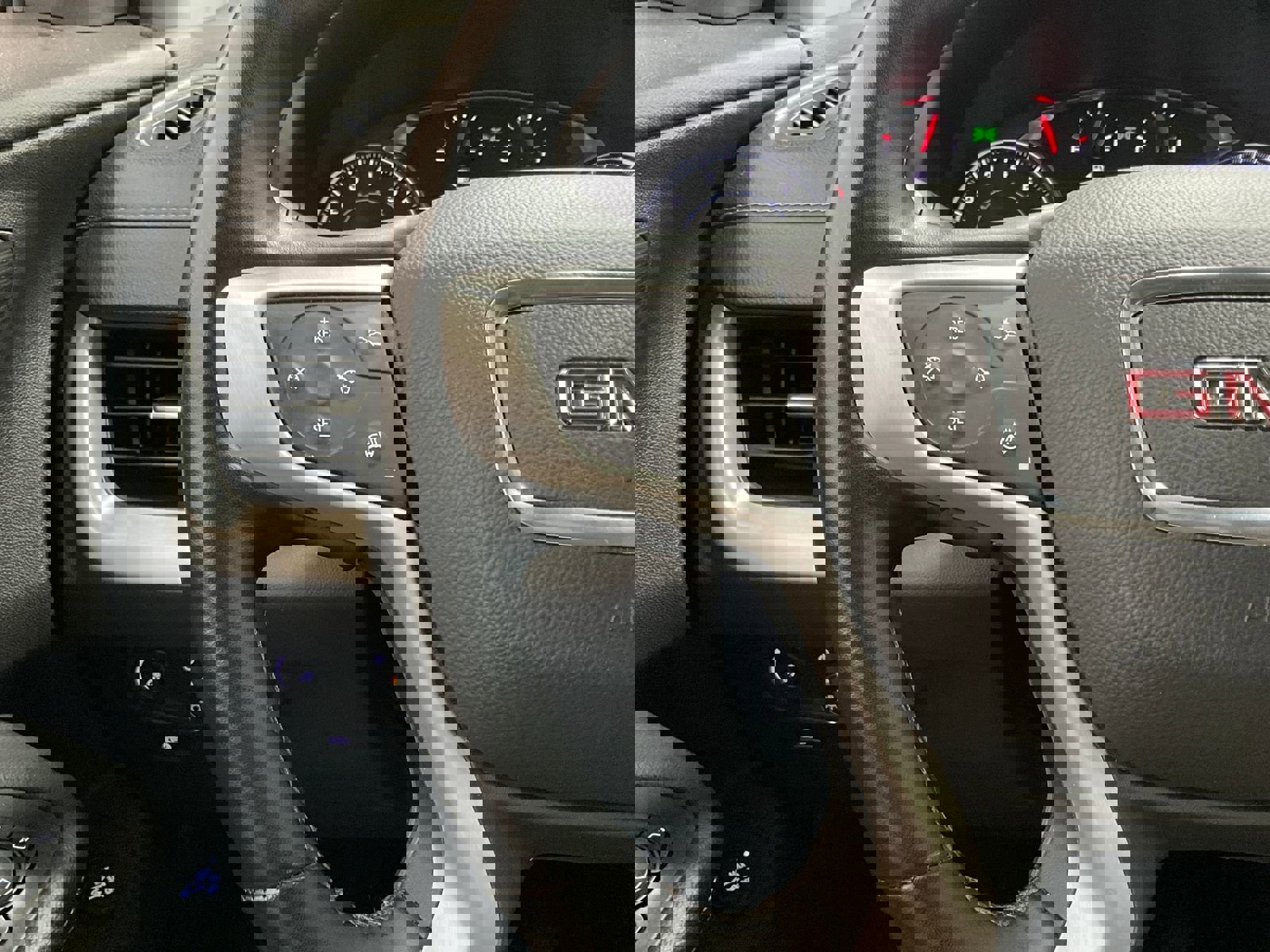 Used 2024 GMC Terrain SLT image 17