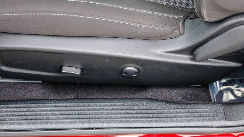 Used 2022 Dodge Challenger SXT w/ Blacktop Package image 25