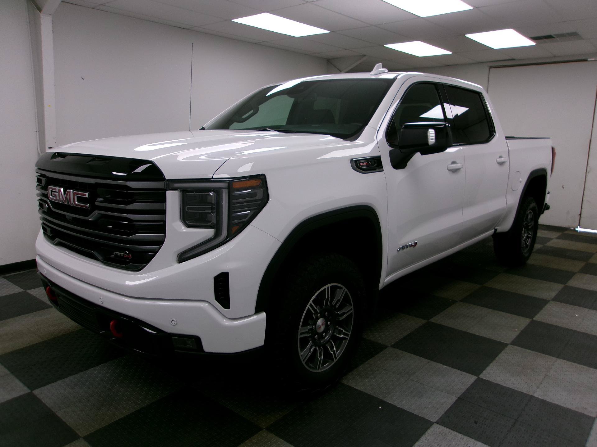 Used 2025 GMC Sierra 1500 AT4 AWD/4WD image 1
