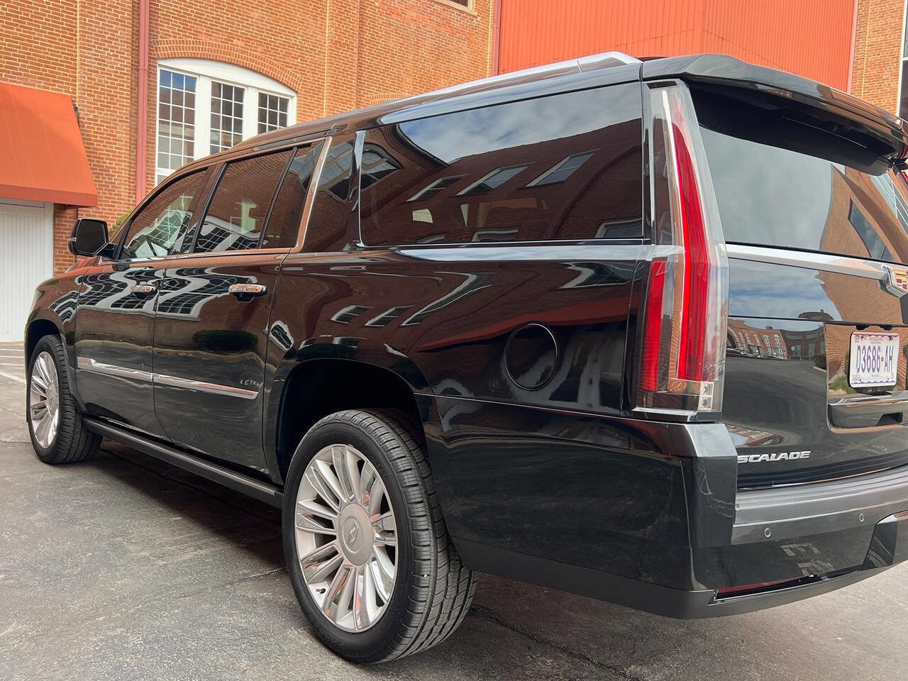 Used 2015 Cadillac Escalade ESV Premium image 18