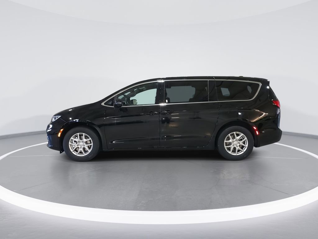 New 2026 Chrysler Pacifica Select image 5