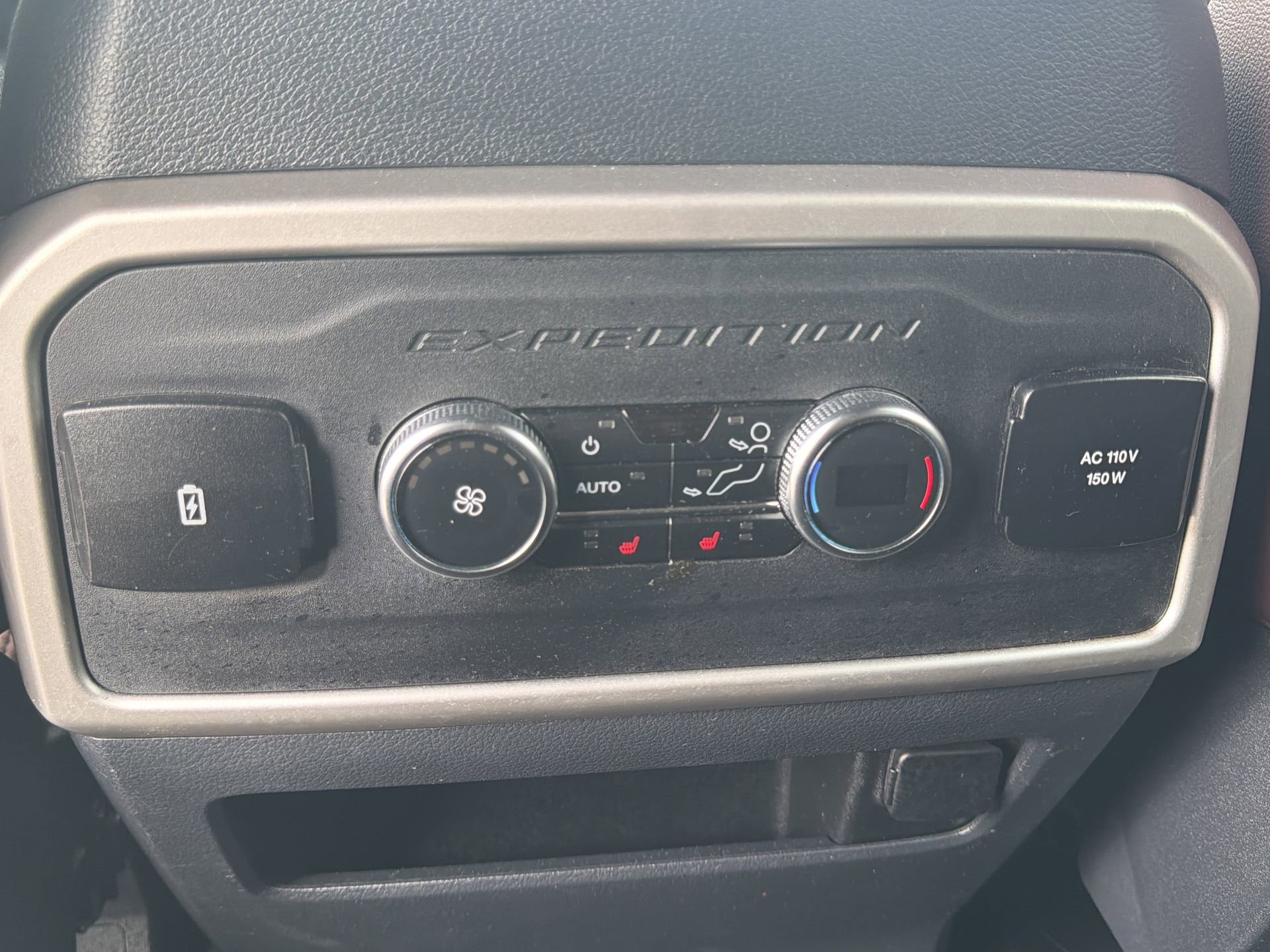 Certified 2024 Ford Expedition Limited image 29