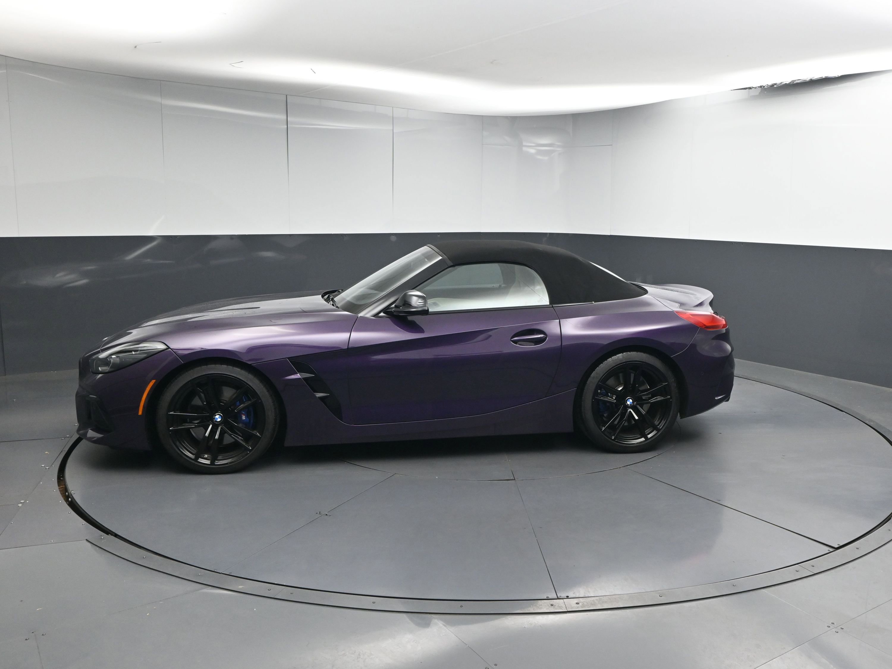 Used 2023 BMW Z4 M40i w/ Premium Package image 3