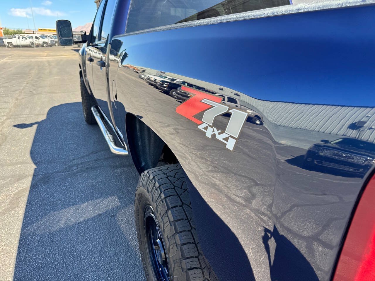 Used 2010 Chevrolet Silverado 2500 LT w/ Interior Plus Package AWD/4WD image 17