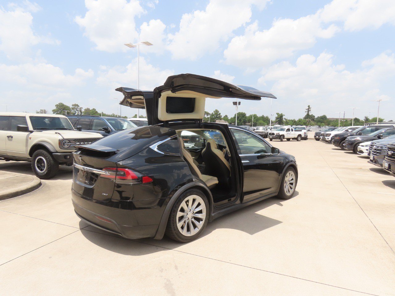 Used 2017 Tesla Model X 75D AWD/4WD image 11