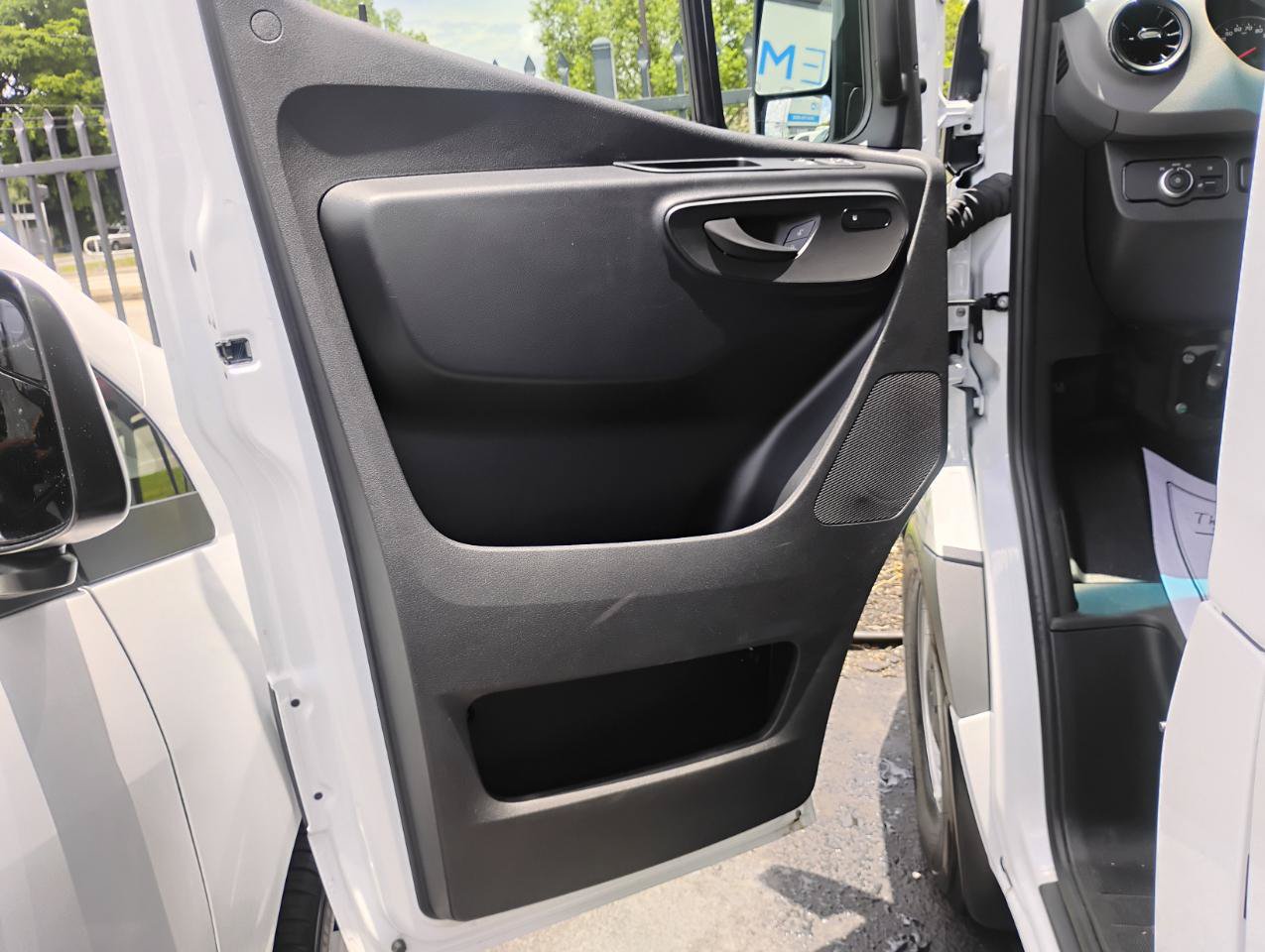 Used 2025 Mercedes-Benz Sprinter 2500 image 28