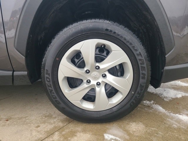 Used 2023 Toyota RAV4 LE image 9