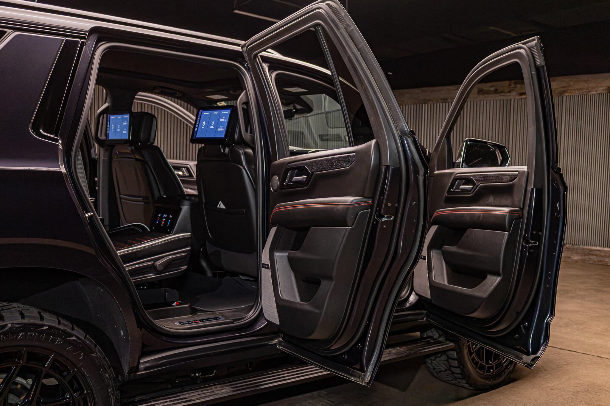 Used 2025 GMC Yukon AT4 Ultimate AWD/4WD image 35