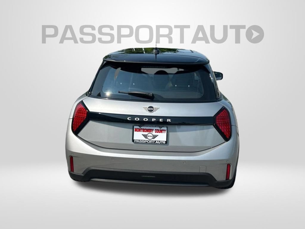 Used 2025 MINI Cooper 2-Door Hardtop FWD image 7