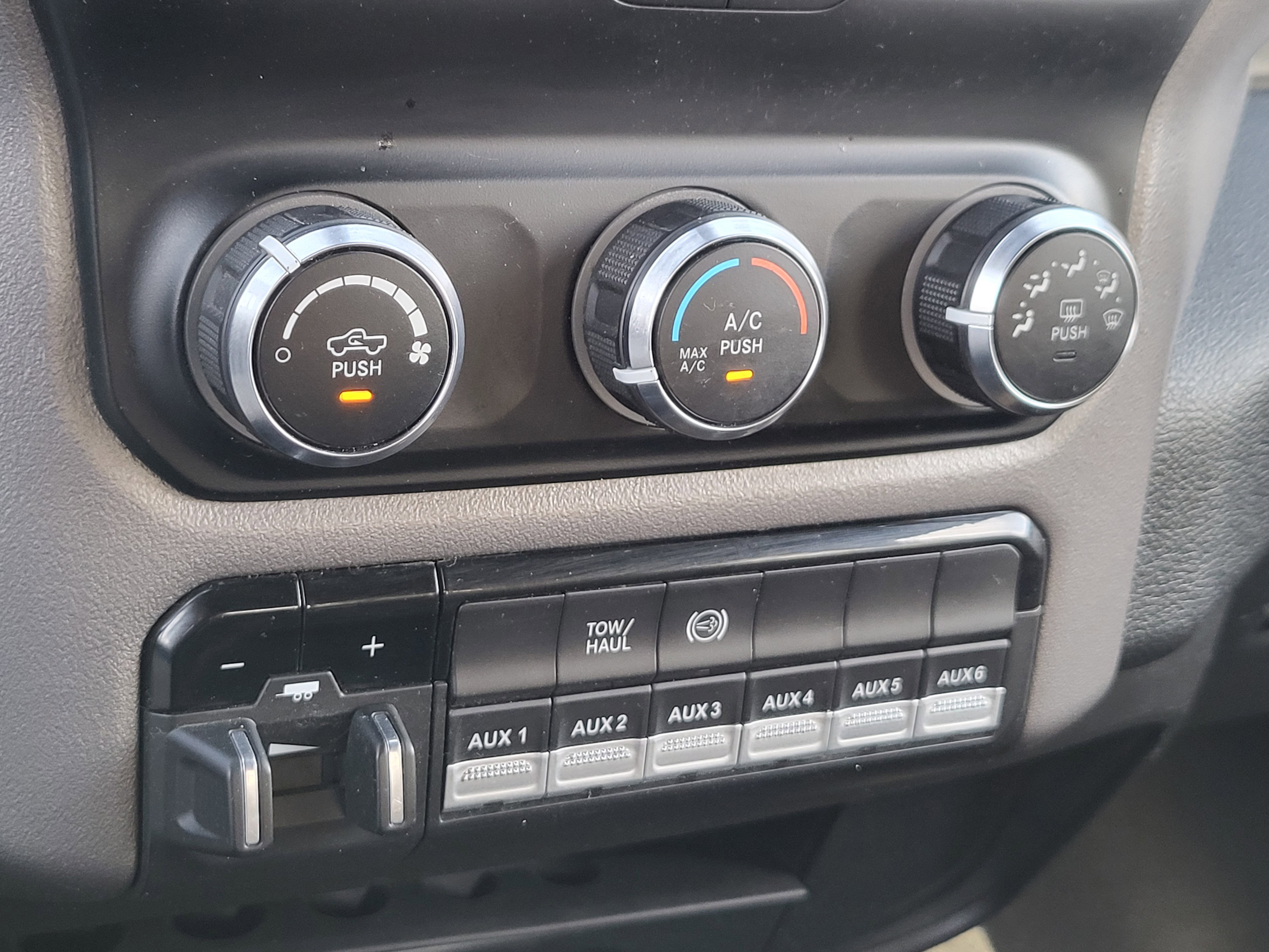 Used 2024 RAM 3500 SLT w/ Quick Order Package 2YG SLT AWD/4WD image 17