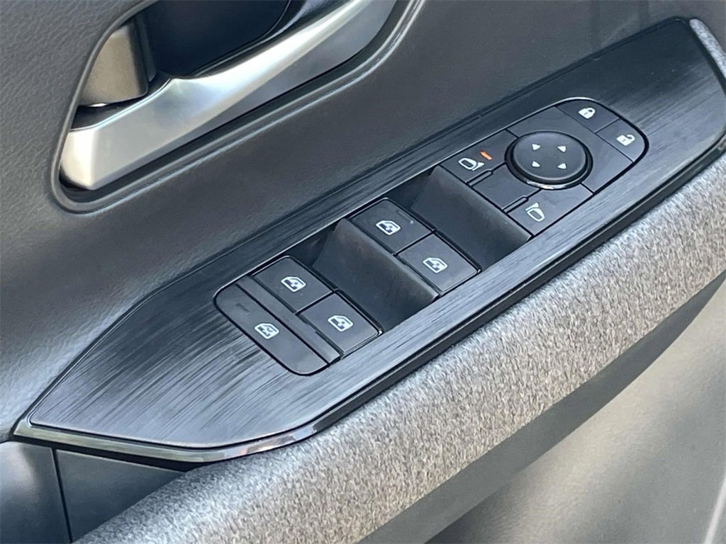 New 2025 Nissan Kicks SV w/ Illumination Package image 12