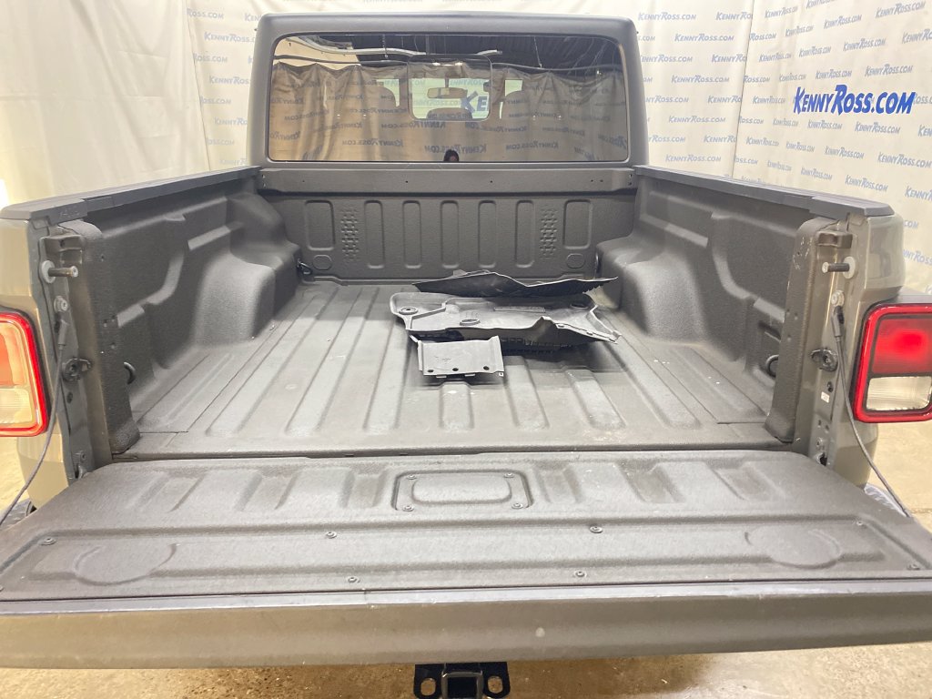 Used 2023 Jeep Gladiator Sport AWD/4WD image 15