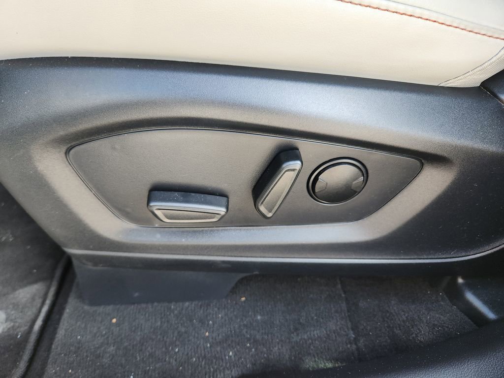 Used 2025 Ford Explorer Active w/ Active Comfort Package image 21