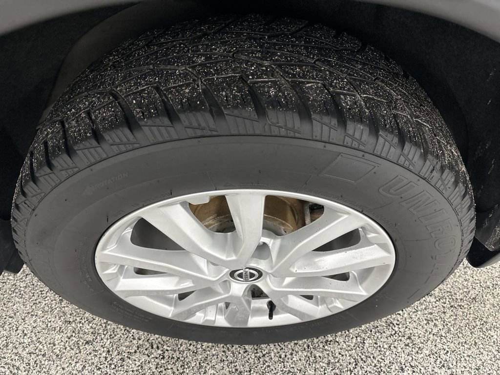 Used 2019 Nissan Rogue SV image 26