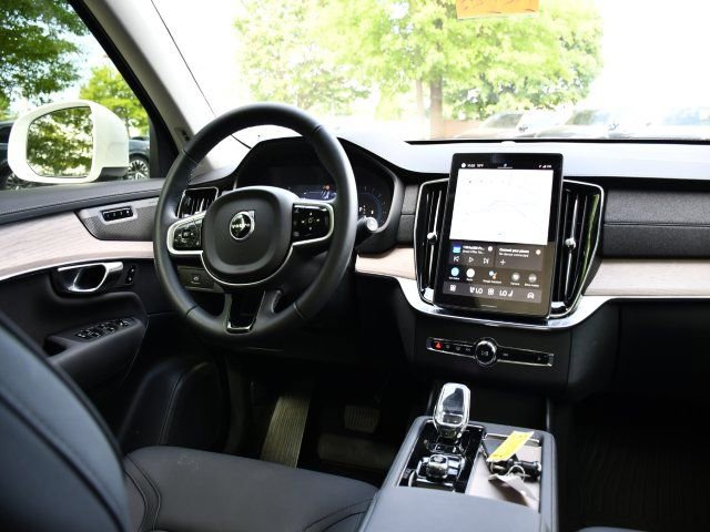Used 2025 Volvo XC90 B6 Plus w/ Protection Package Premier AWD/4WD image 18