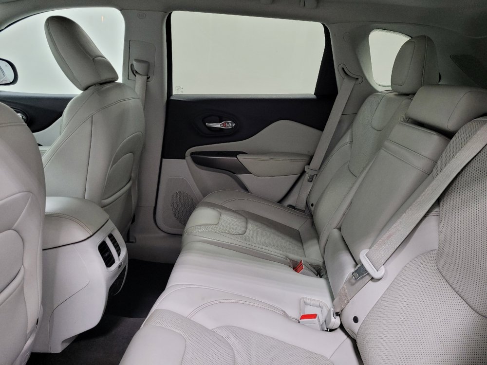 Used 2019 Jeep Cherokee Limited image 18