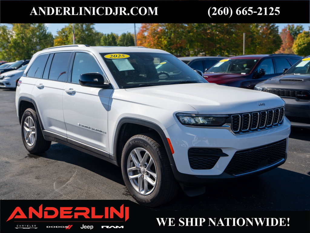 Used 2025 Jeep Grand Cherokee Laredo X AWD/4WD image 1