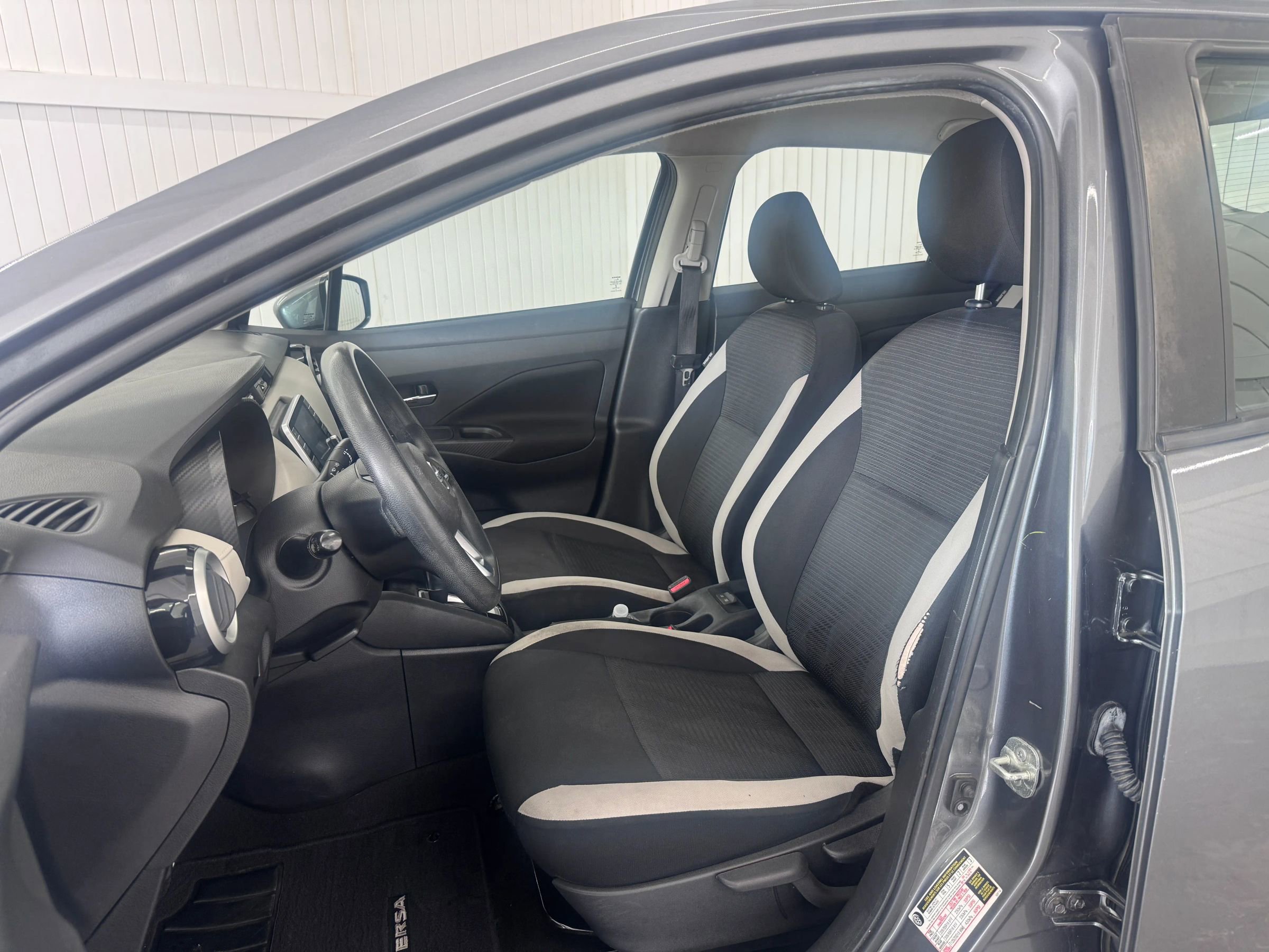Used 2021 Nissan Versa SV FWD image 9