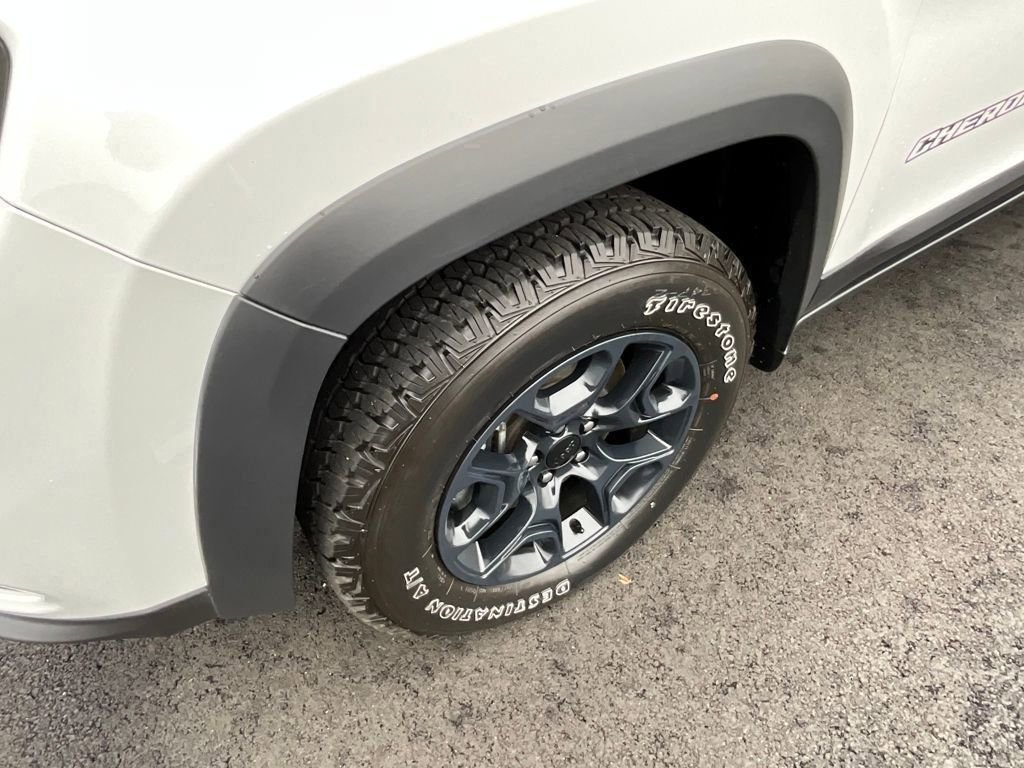 Used 2022 Jeep Cherokee Latitude w/ Sun & Sound Group image 28