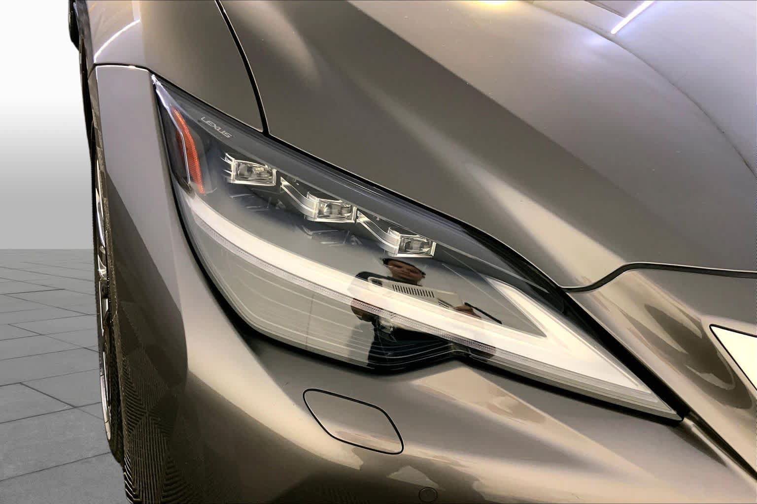 Certified 2023 Lexus LS 500 AWD w/ Interior Upgrade Package image 27