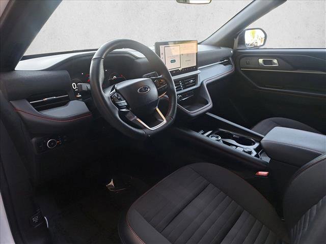 Used 2025 Ford Explorer ST-Line w/ ST-Line Street Pack image 8