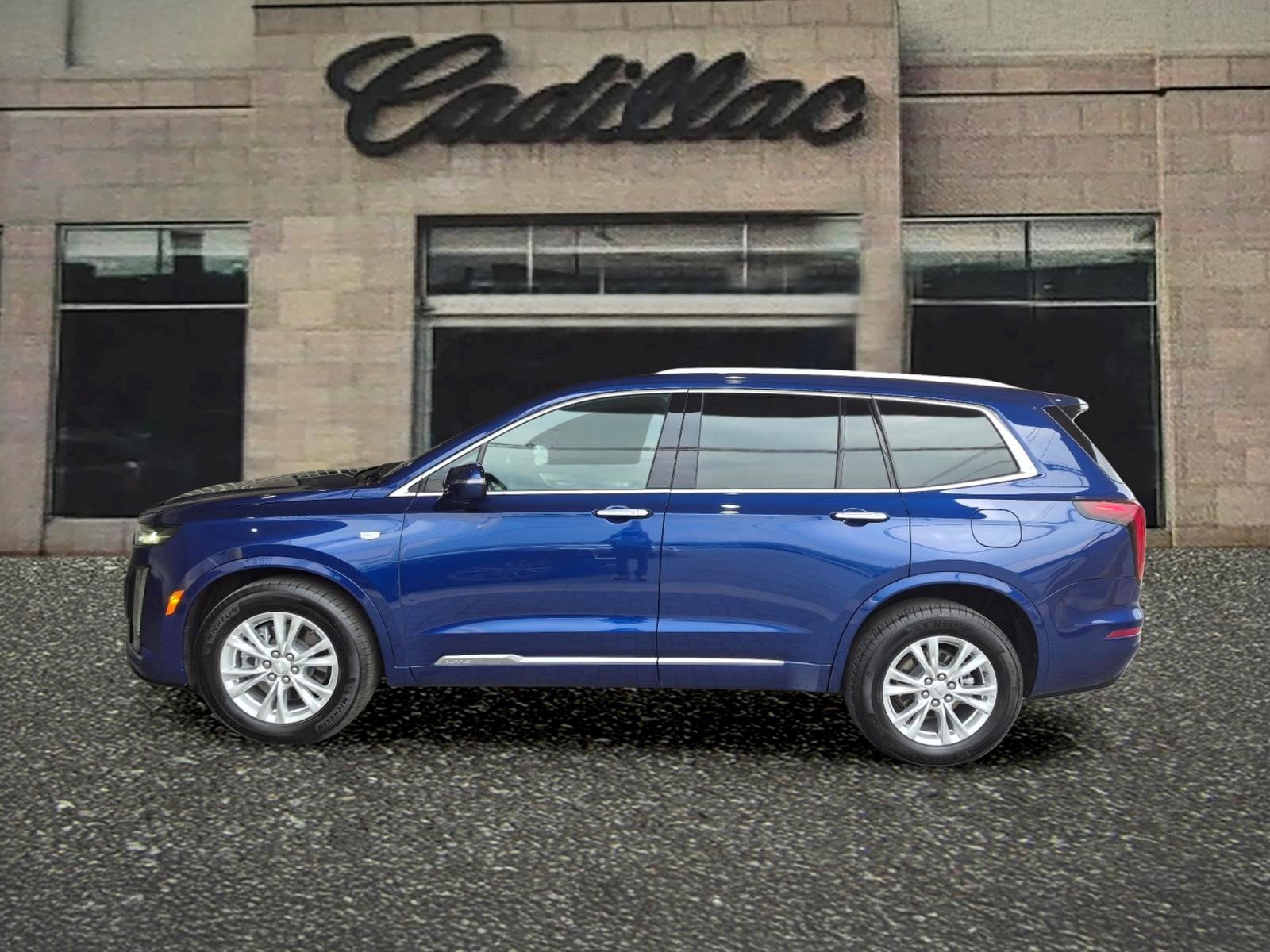 Certified 2024 Cadillac XT6 Luxury AWD/4WD image 2