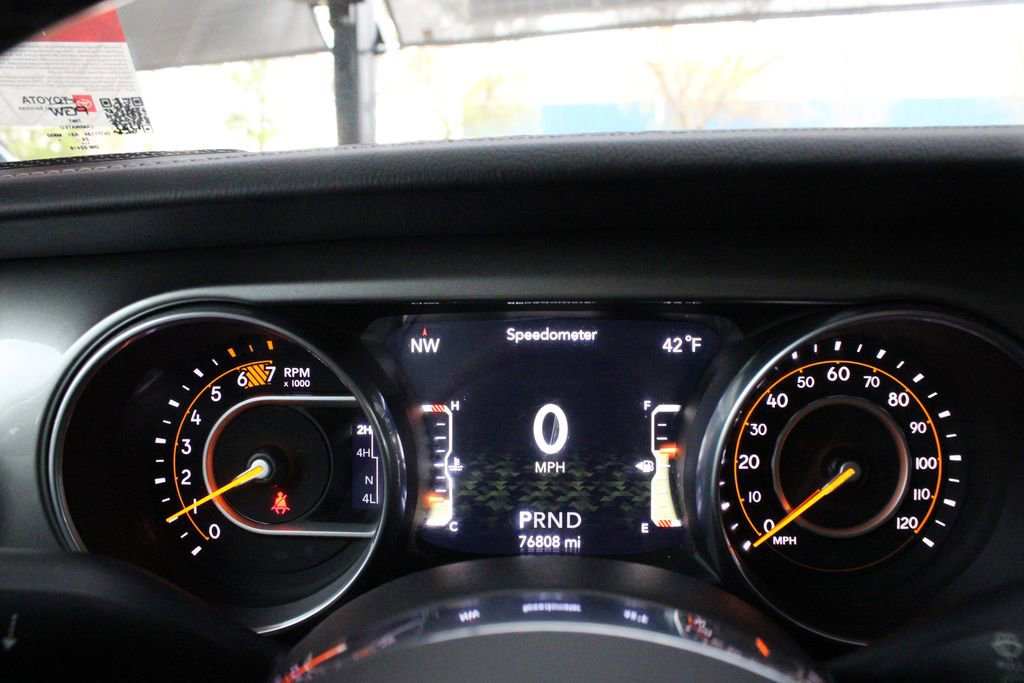 Used 2018 Jeep Wrangler Unlimited Sahara AWD/4WD image 31