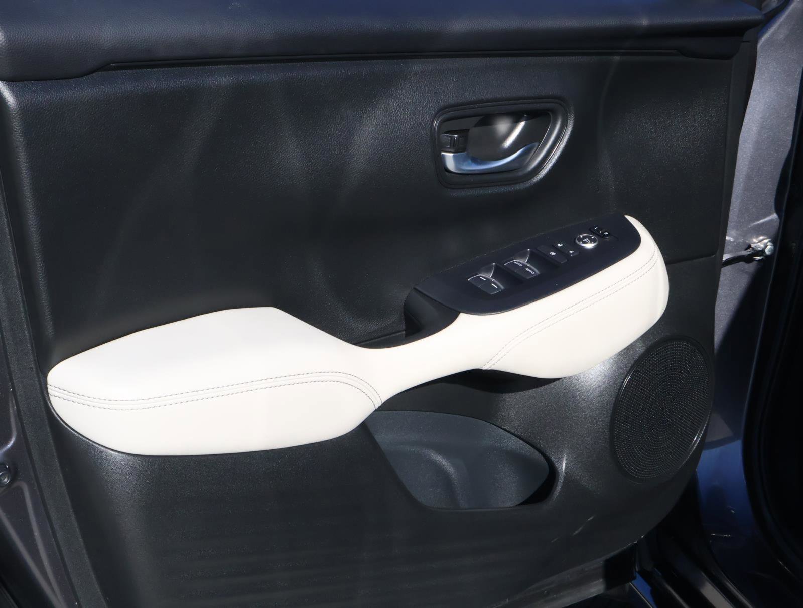 Used 2023 Honda HR-V EX-L image 15