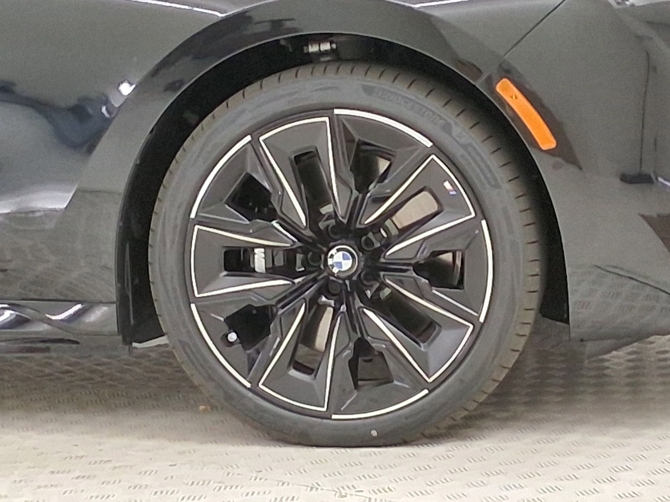 New 2026 BMW 750e xDrive w/ Premium Package AWD/4WD image 10