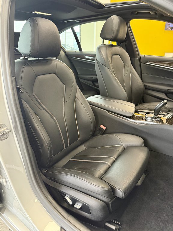 Used 2020 BMW 530i w/ Convenience Package RWD image 16