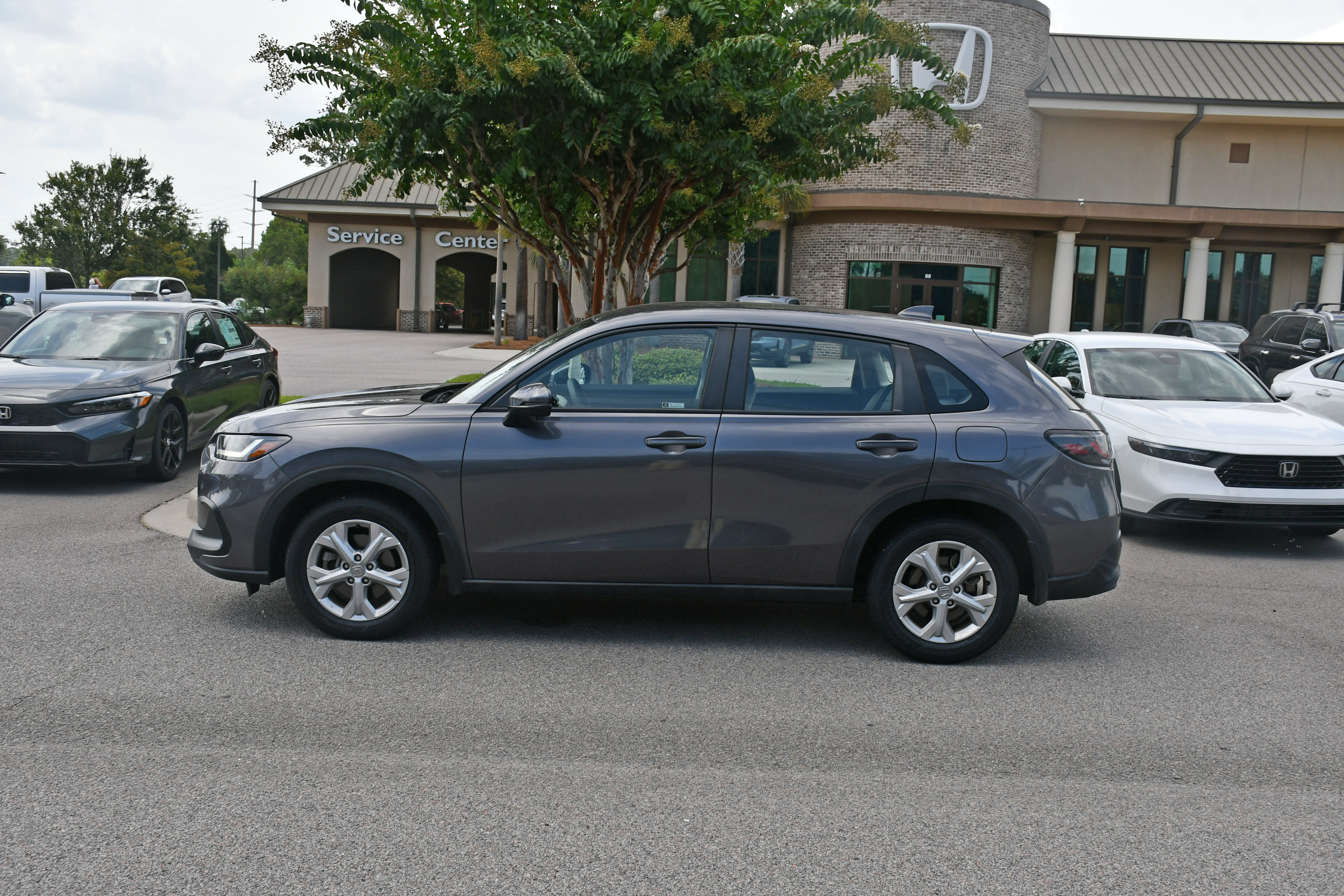 Used 2024 Honda HR-V LX image 2