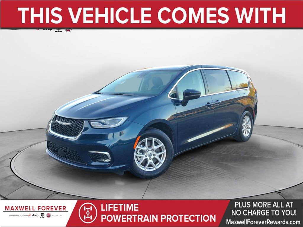 Used 2023 Chrysler Pacifica Touring-L image 1