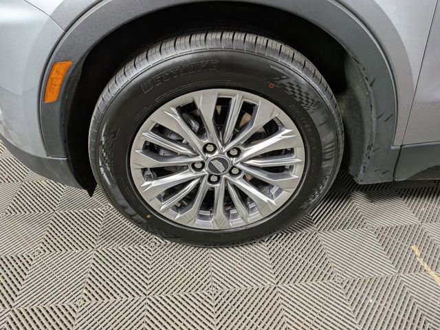 Used 2025 Cadillac XT4 Premium Luxury FWD image 33