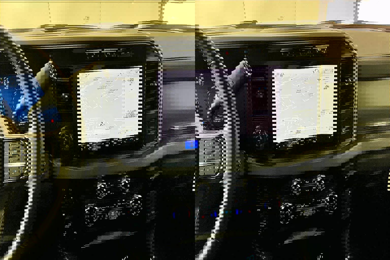 Used 2024 Ford F250 Platinum w/ FX4 Off-Road Package image 7