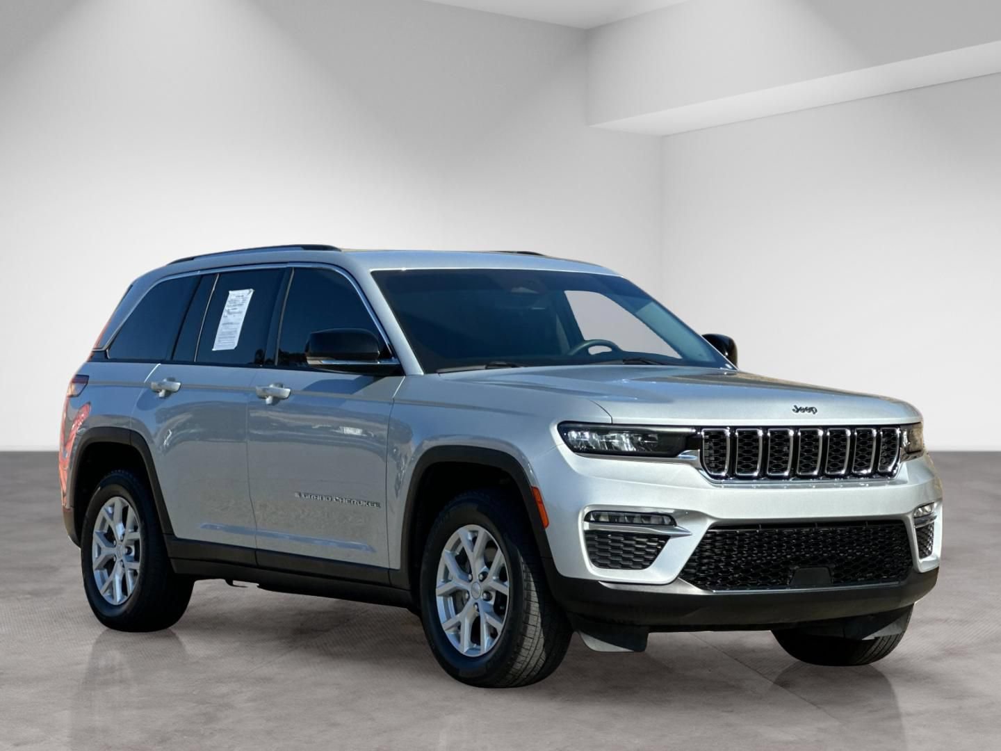 Used 2023 Jeep Grand Cherokee Limited w/ Trailer Tow Prep Group (B) AWD/4WD image 8