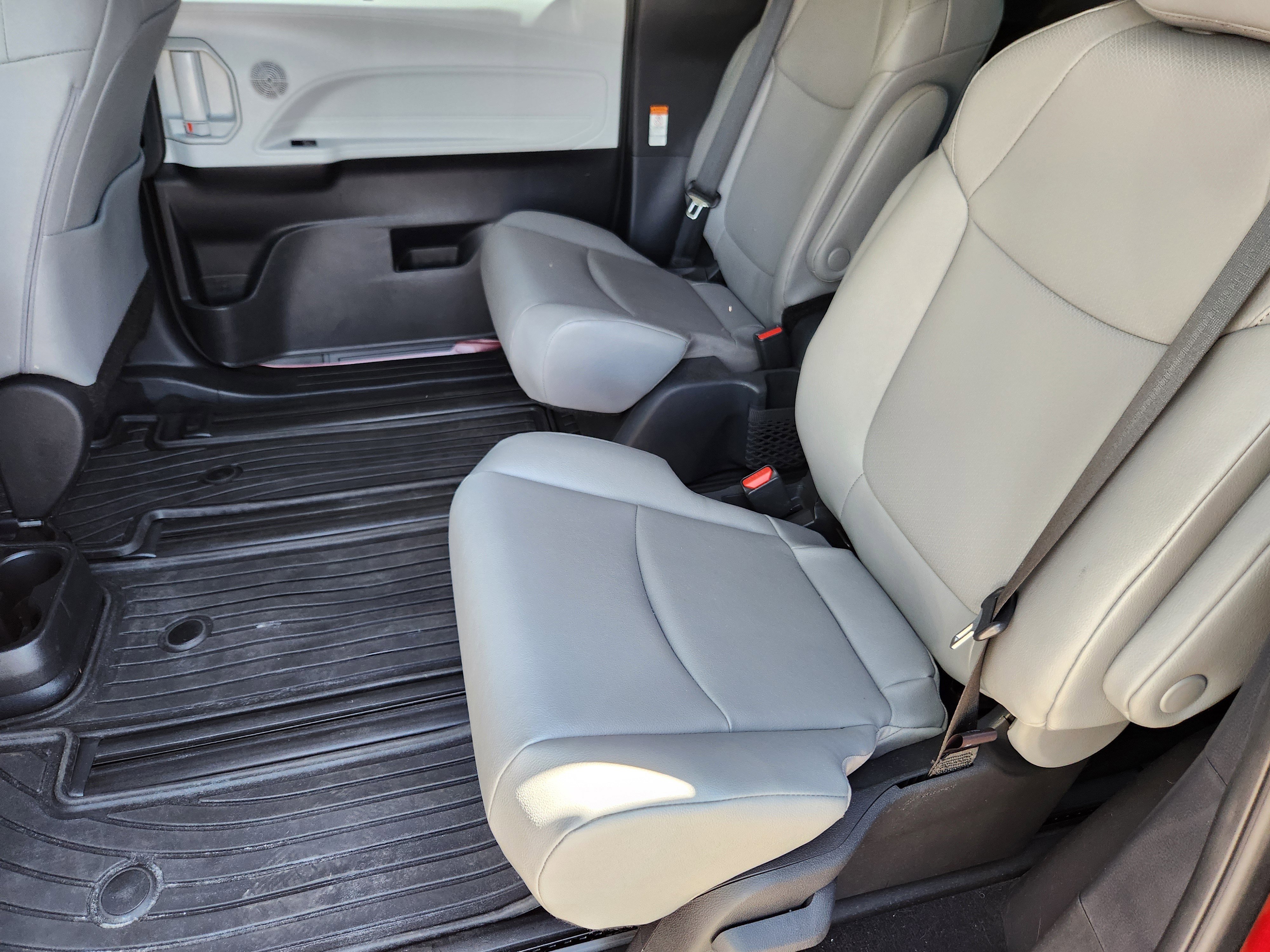 Certified 2026 Toyota Sienna XLE image 22