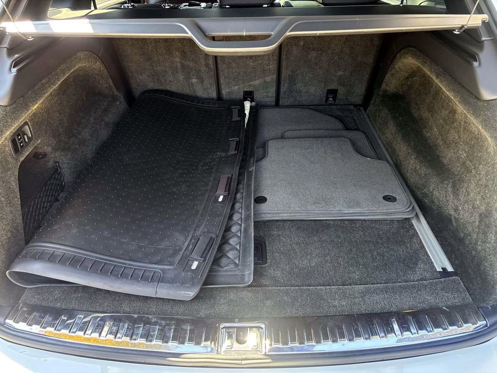 Certified 2022 Bentley Bentayga image 17