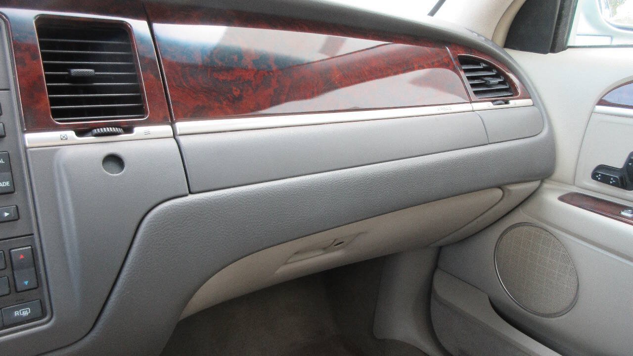 Used 2007 Lincoln Town Car Signature RWD image 39