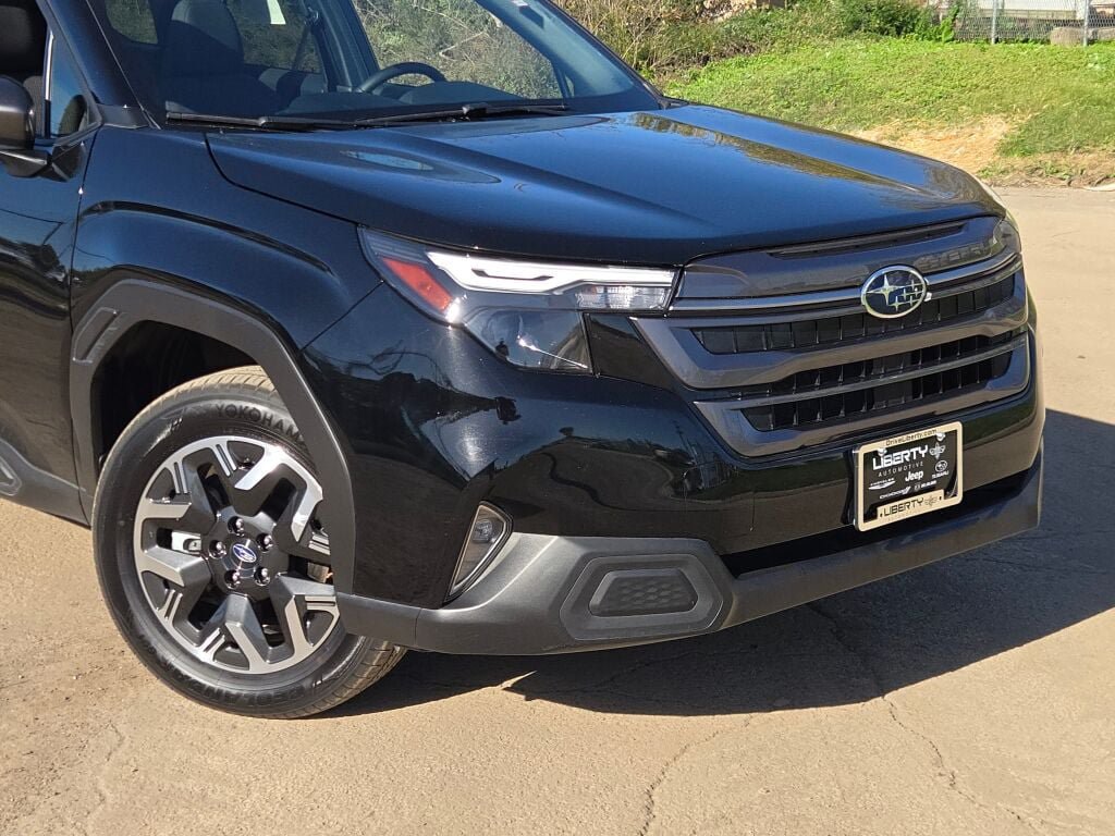 Certified 2025 Subaru Forester Premium AWD/4WD image 2