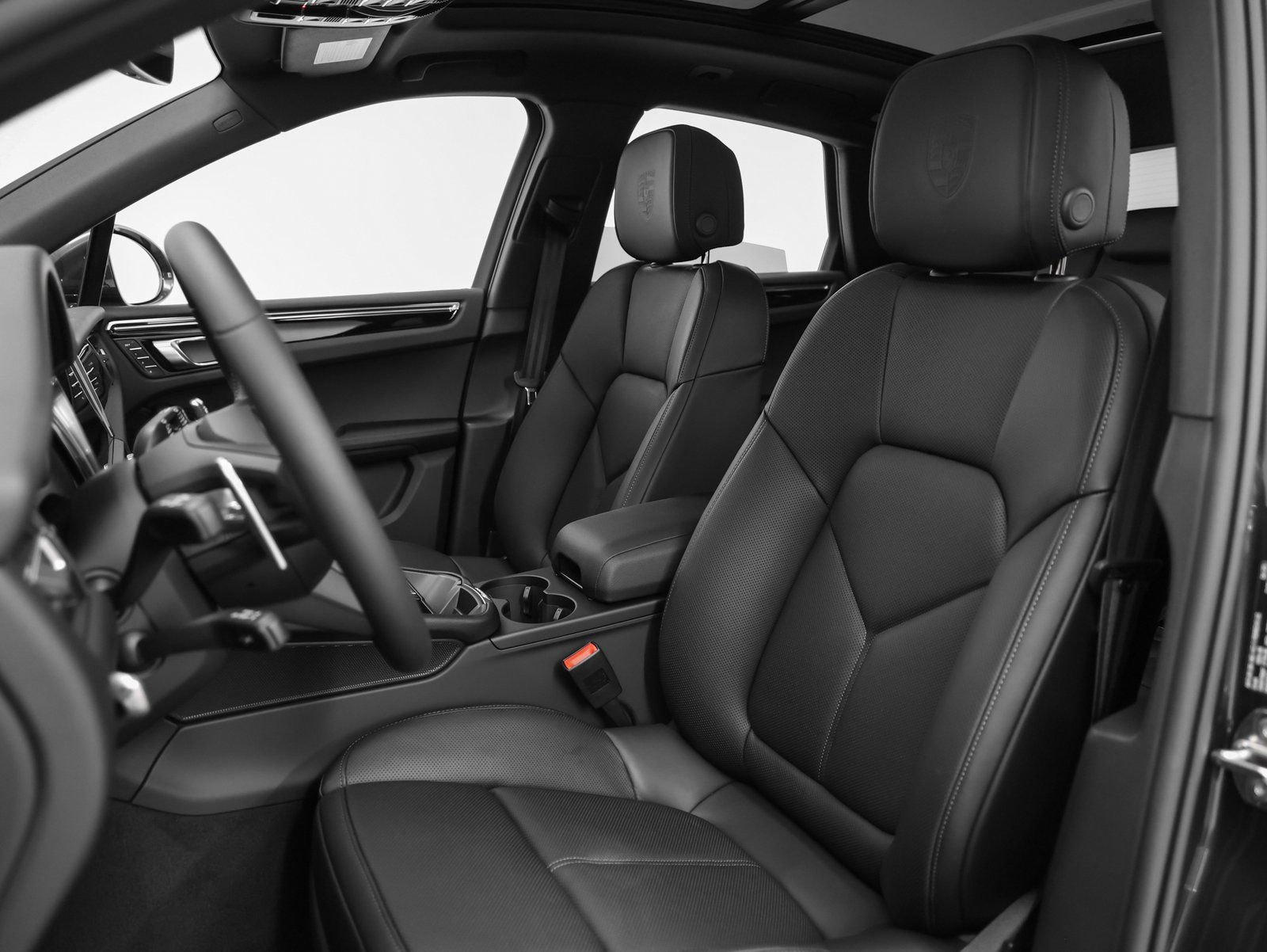 Certified 2025 Porsche Macan image 40