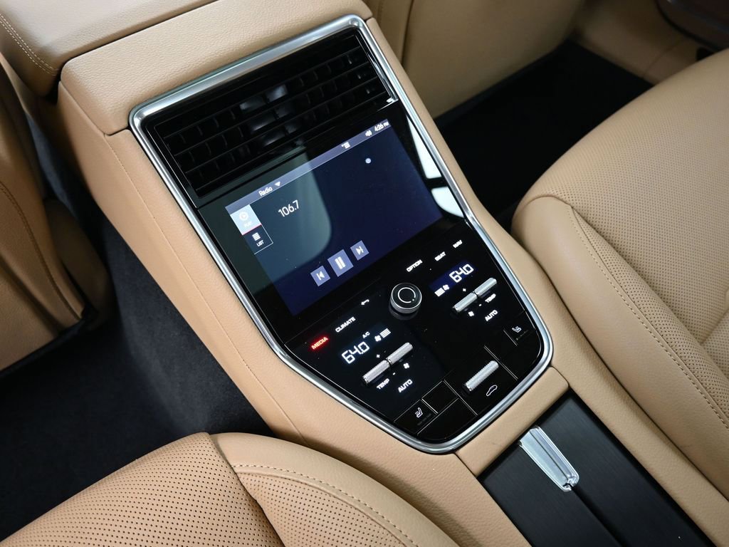 Certified 2022 Porsche Panamera Platinum Edition image 9