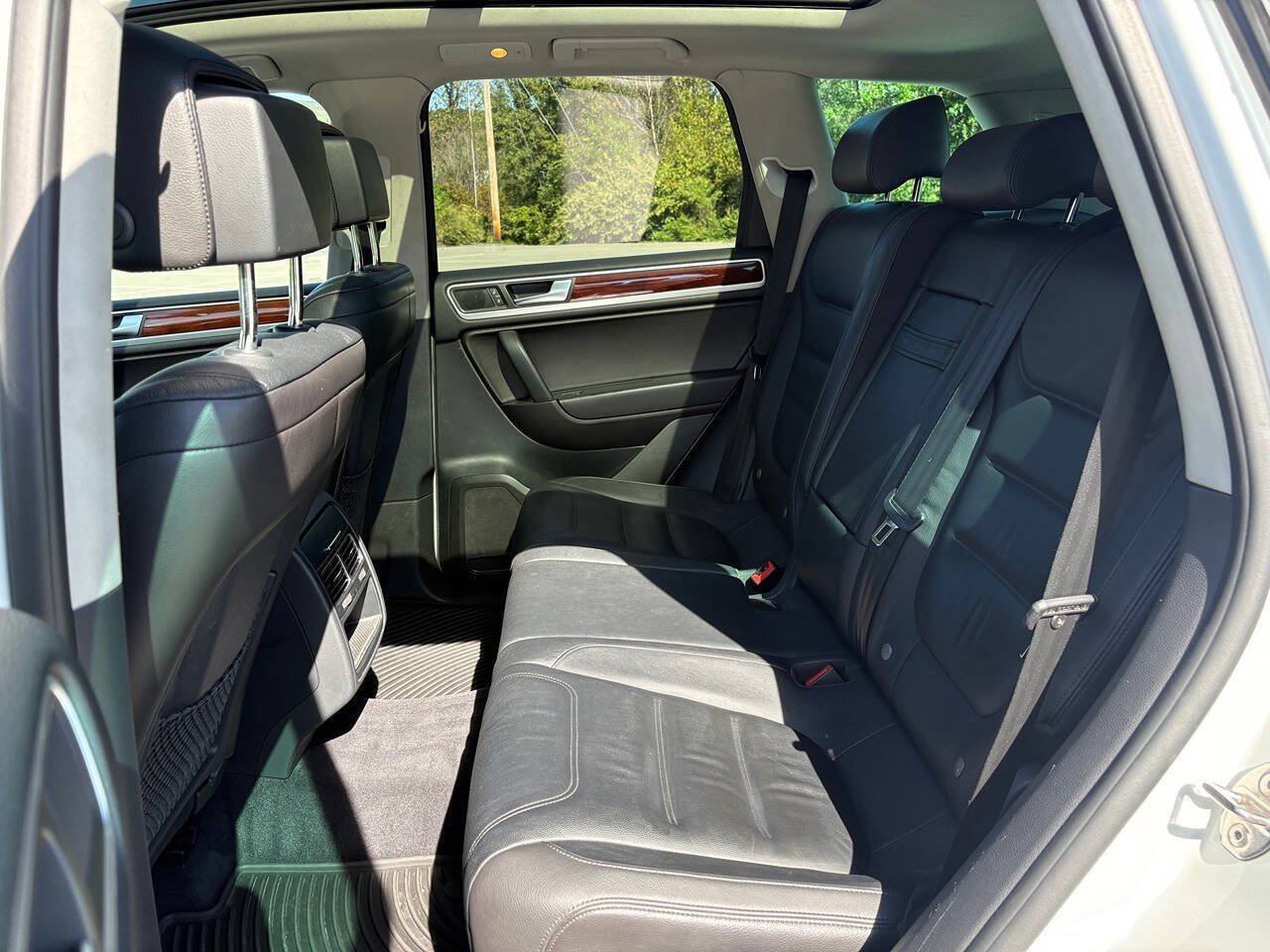 Used 2014 Volkswagen Touareg TDI AWD/4WD image 7