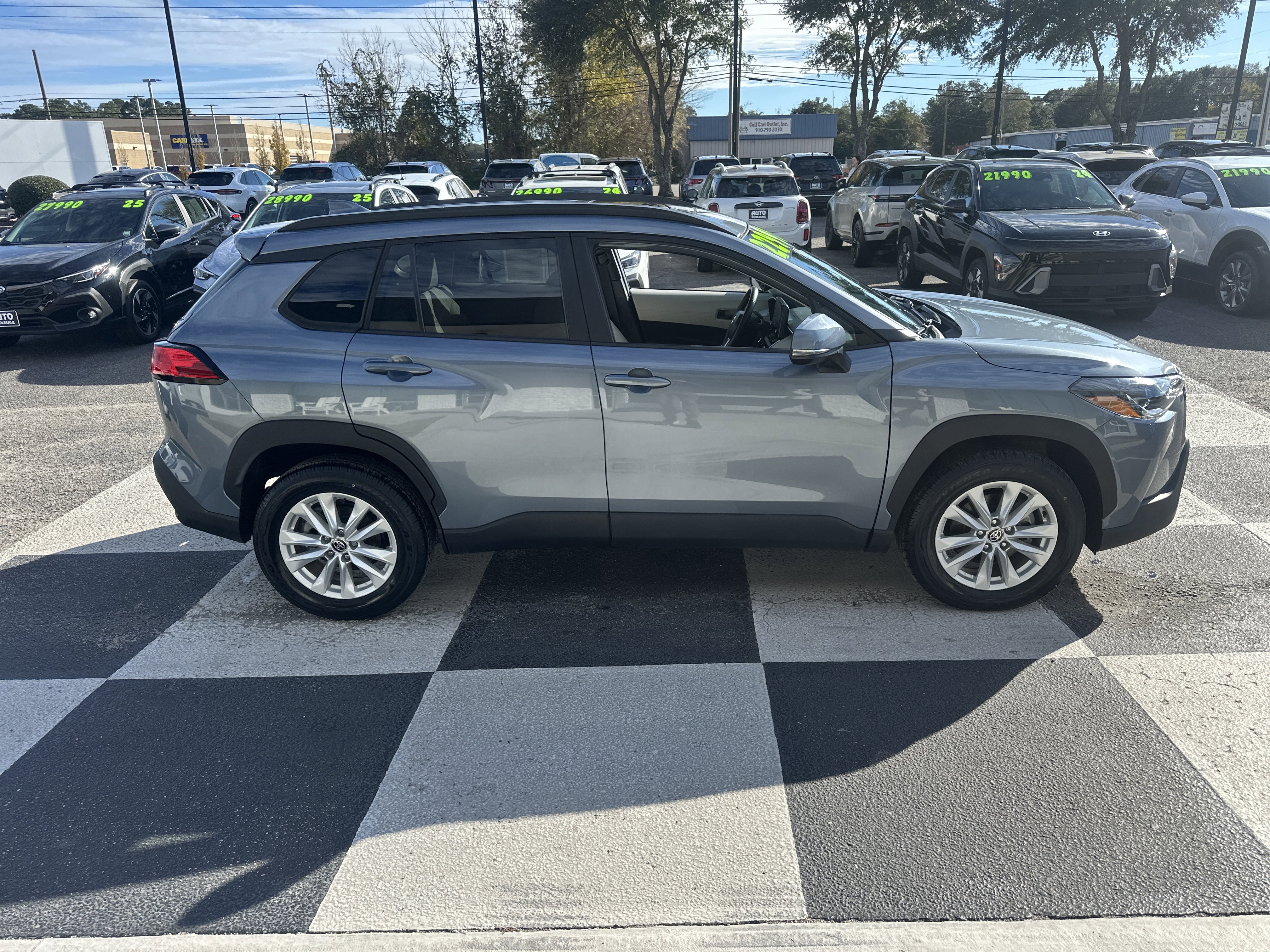 Used 2022 Toyota Corolla Cross LE image 3