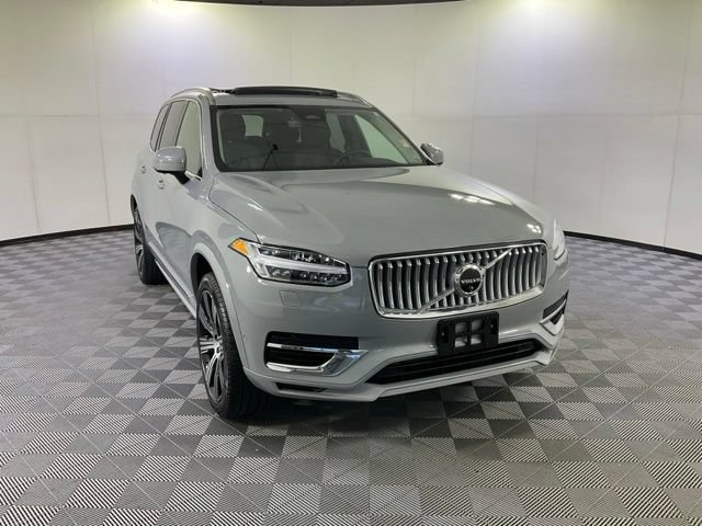 Certified 2025 Volvo XC90 T8 Plus AWD/4WD image 3