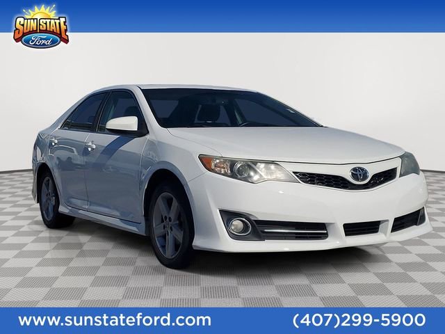Used 2014 Toyota Camry SE w/ Moonroof Package image 1